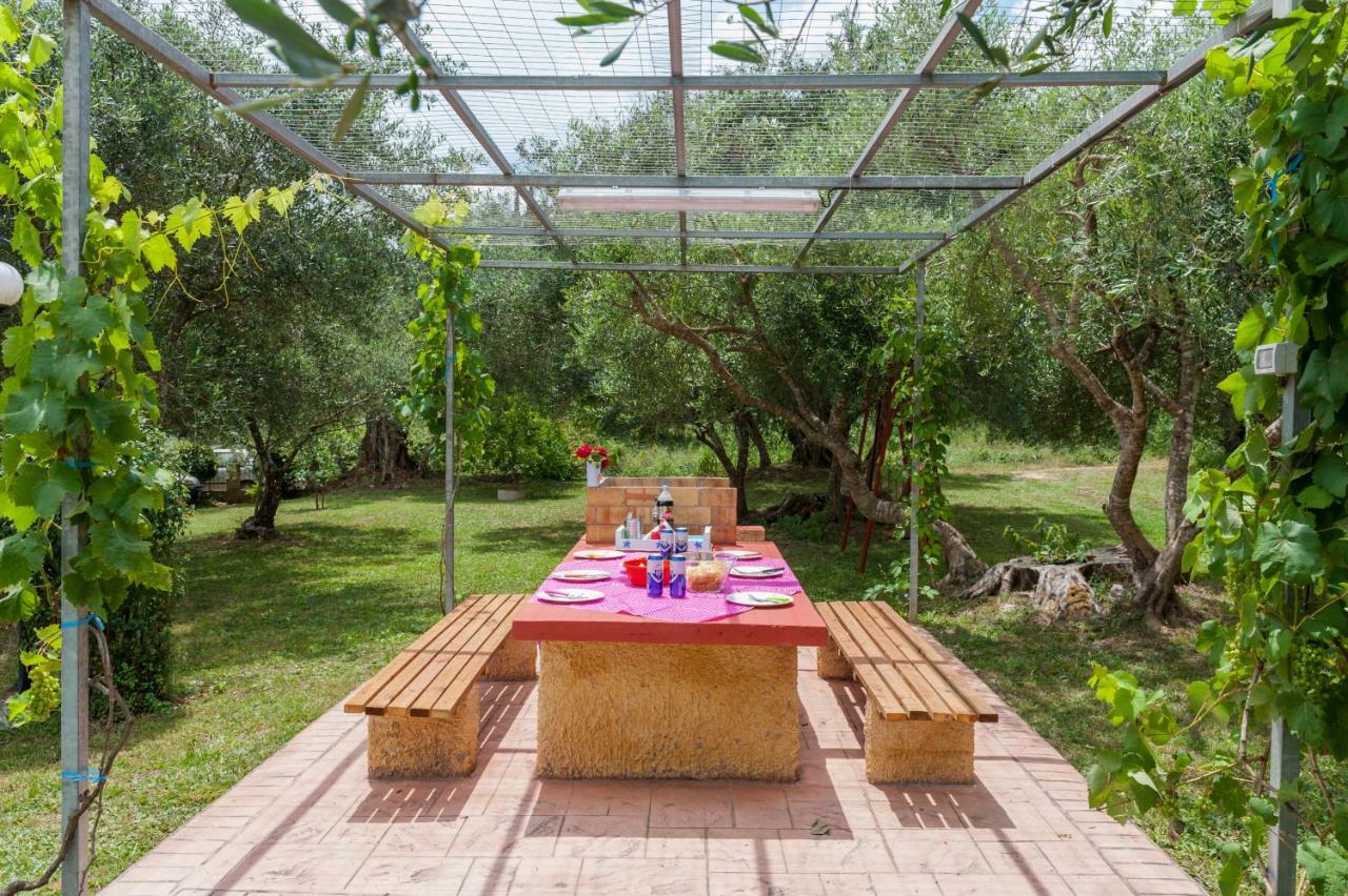 Family Holiday Apartment With Garden & Bbq Velonádes المظهر الخارجي الصورة